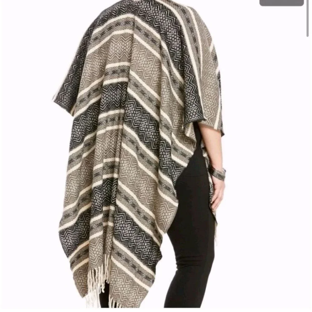 Torrid Ruana Wrap Geometric Print Azrec Western Fringe Cape Sz O/S